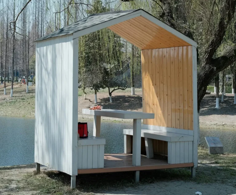 DG Custom Builders modern deck 2 scaled e1749489185108